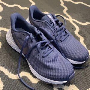 Nike Revolution 5 shoes